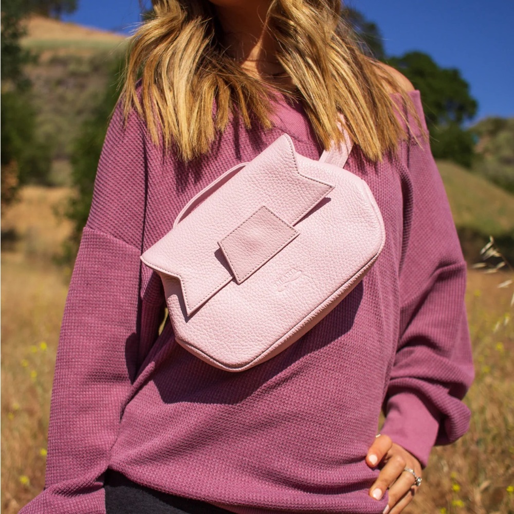 NWOT Lilaria ALIAS Leather covertible belt  Bag Crossbody- Dusty Rose